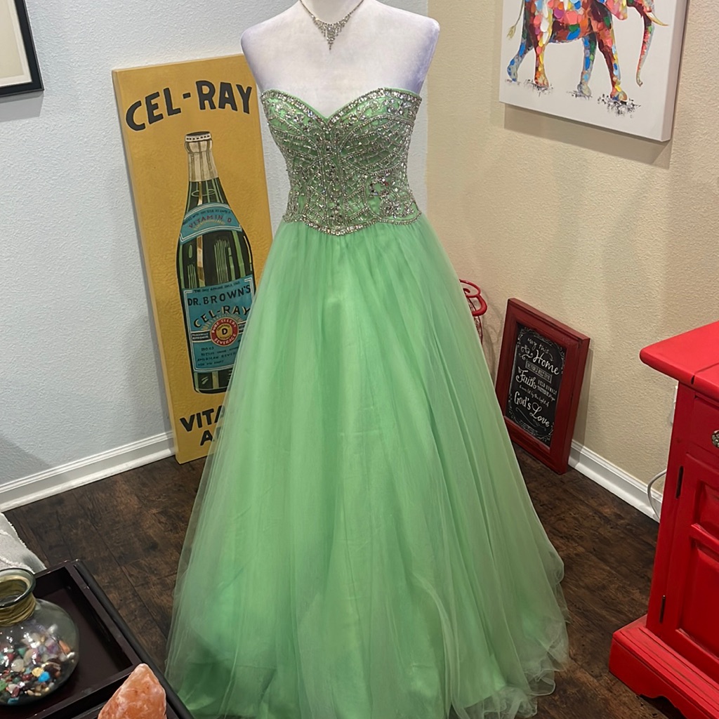 Alyce Paris Quinceaera Or Sweet 16 Size 4